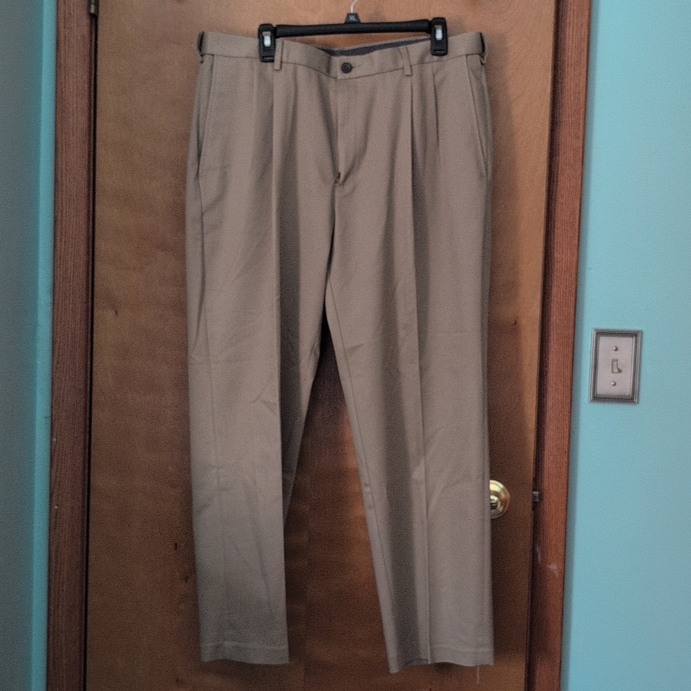 Haggar Beige/Tan Dress Pants